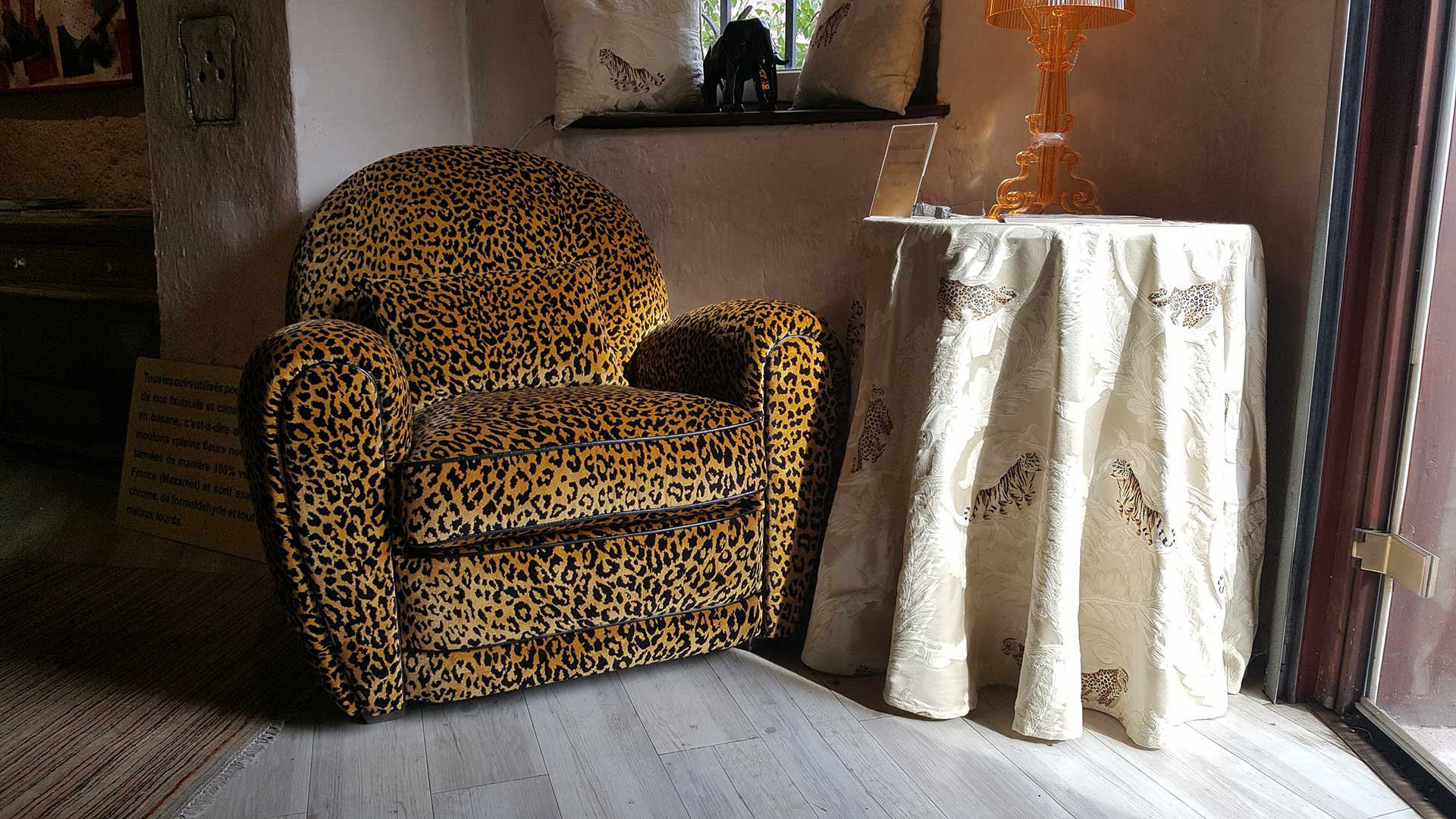 magasin d'exposition bachschmidt décoration club anglais léopard